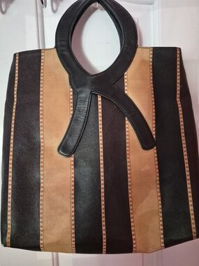 Roberta Di CamerinoStriped Tan and Black Tote Bucket Bag